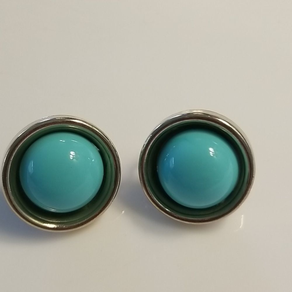 Vintage turquoise screw on earrings
